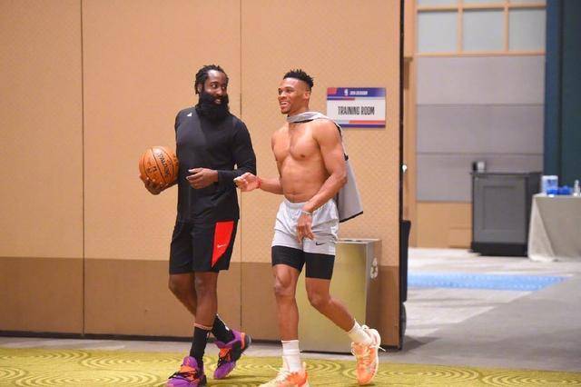 成为舆论标 成为舆论标